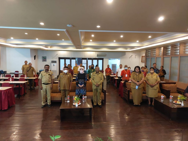 Bersama Dinas Pariwisata Biak, ITB Adakan Pelatihan Pengembangan Cenderamata dengan Teknik Batik Dingin untuk Pengrajin Biak