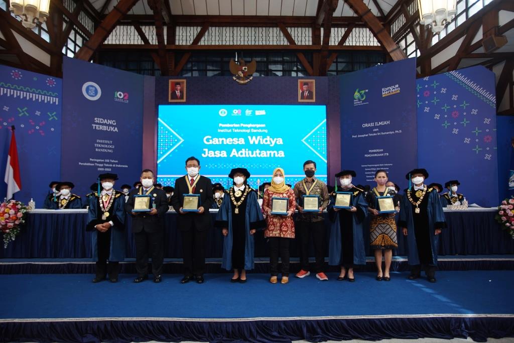 102-years-anniversary-of-technical-higher-education-in-indonesia-itb-presents-19-awards
