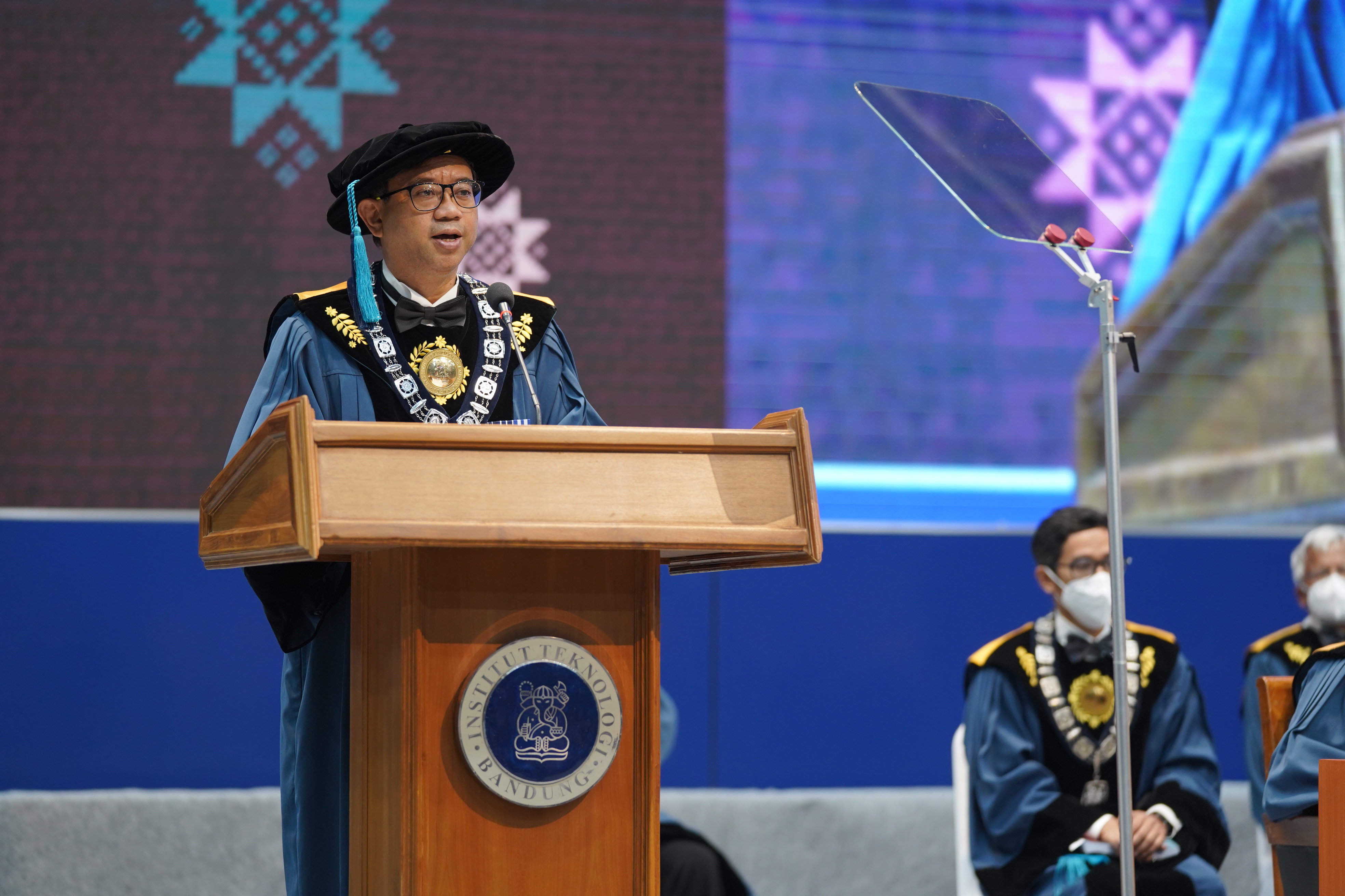 speech-from-itb-rector-at-the-october-2022-graduation-research-culture-is-important-to-actualize-the-knowledge-society