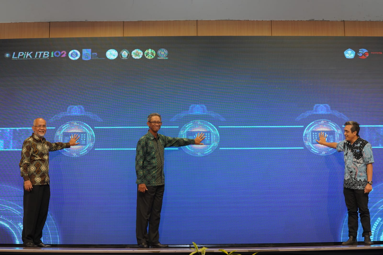 Seminar Nasional 100 Tahun Industri Manufaktur Indonesia di ITB Bahas Era Elektrifikasi Kendaraan Bermotor