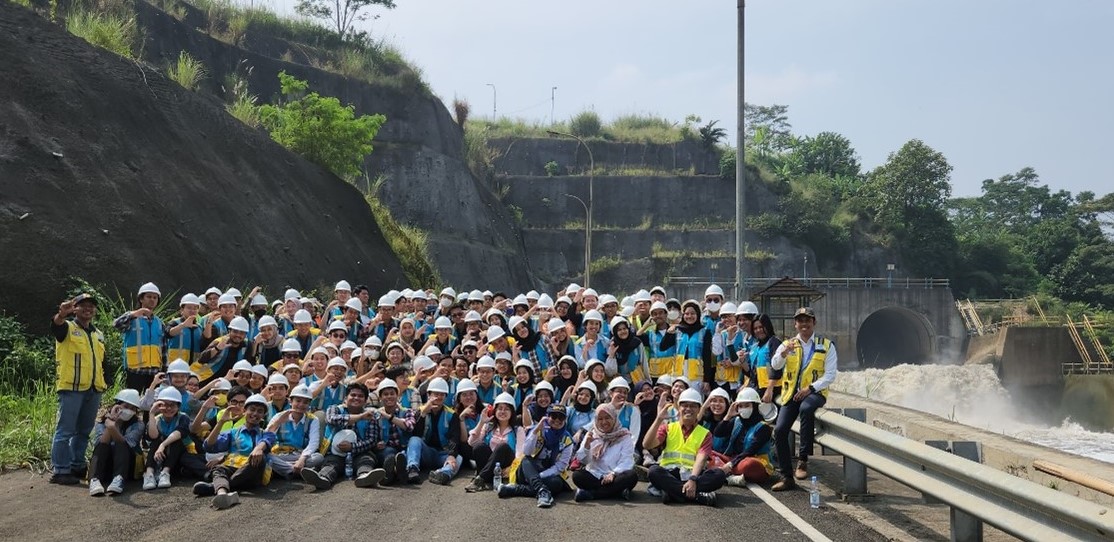 Pelajari Infrastruktur Banjir, Mahasiswa Teknik Sipil ITB Kuliah Lapangan ke Terowongan Citarum Nanjung dan Kolam Retensi Andir