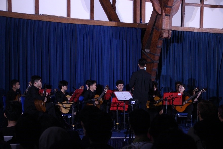 Simfoni Mahasiswa dalam Konser Gitar dan Piano ITB Student Orchestra