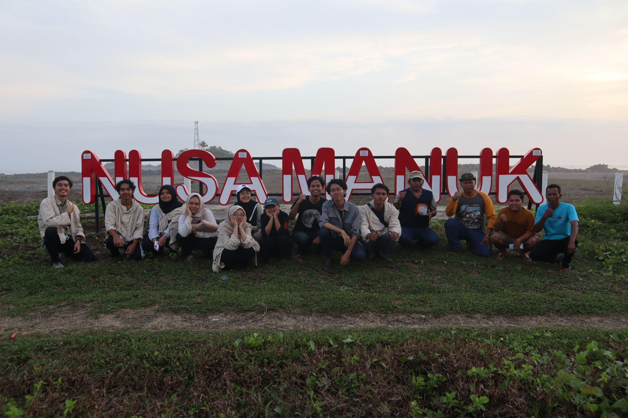 ITB Gelar KKN Tapal Batas untuk Tingkatkan Eksistensi Pulau Nusa Manuk