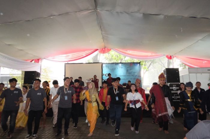 itb-north-sumatra-cultural-unit-performed-at-the-ismc-mining-expo