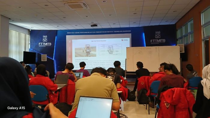 improving-competence-of-mining-engineering-students-hmt-itb-holds-training-for-mining-instruments