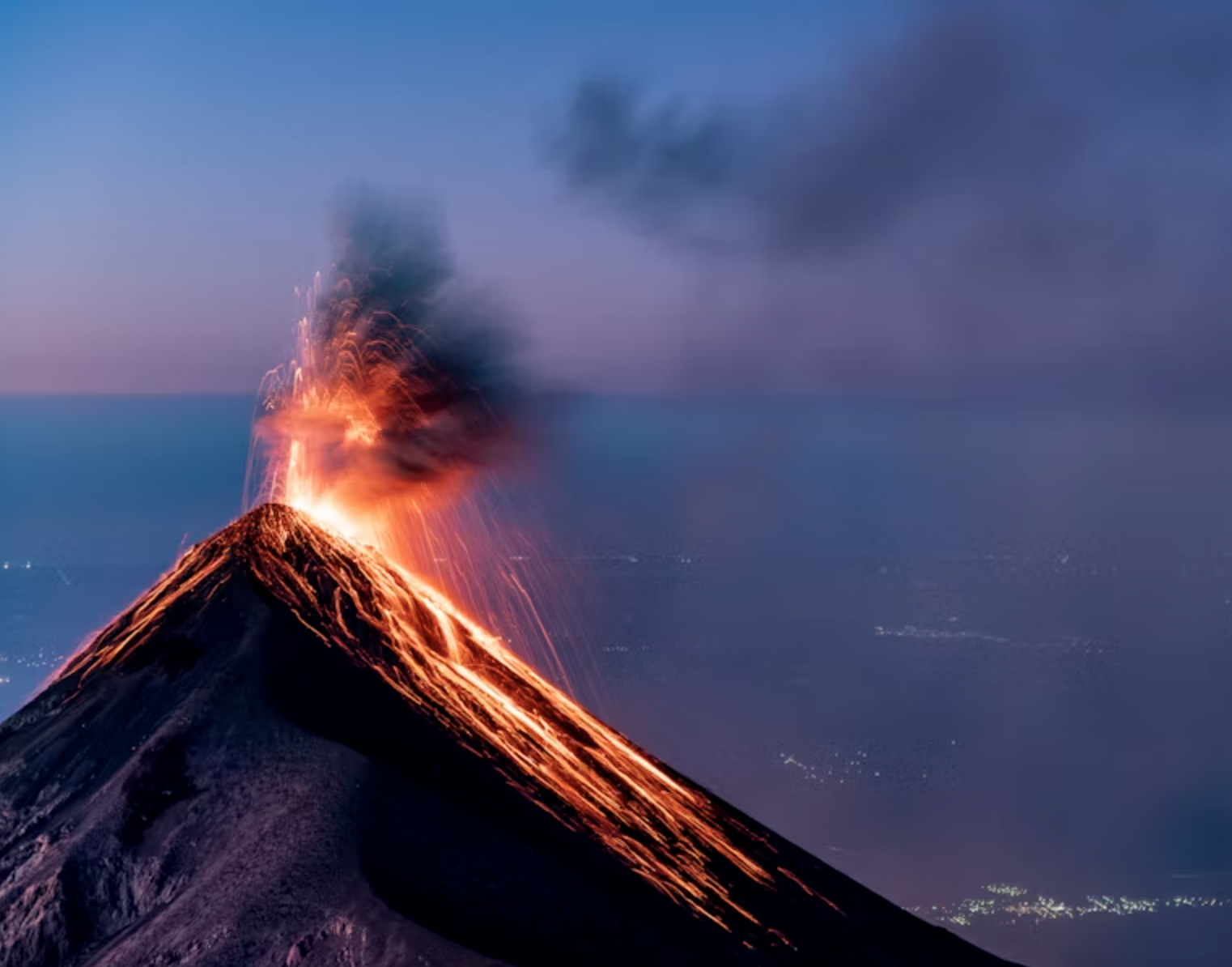 ahli-vulkanologi-itb-bahaya-tersembunyi-dari-erupsi-gunung-ruang-di-tengah-lautan