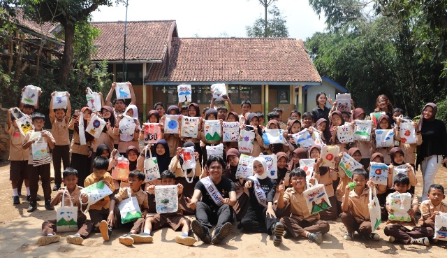 Literasi Harmoni Negeri: Duta Kampus ITB Gaungkan Semangat Literasi di Pelosok Bandung