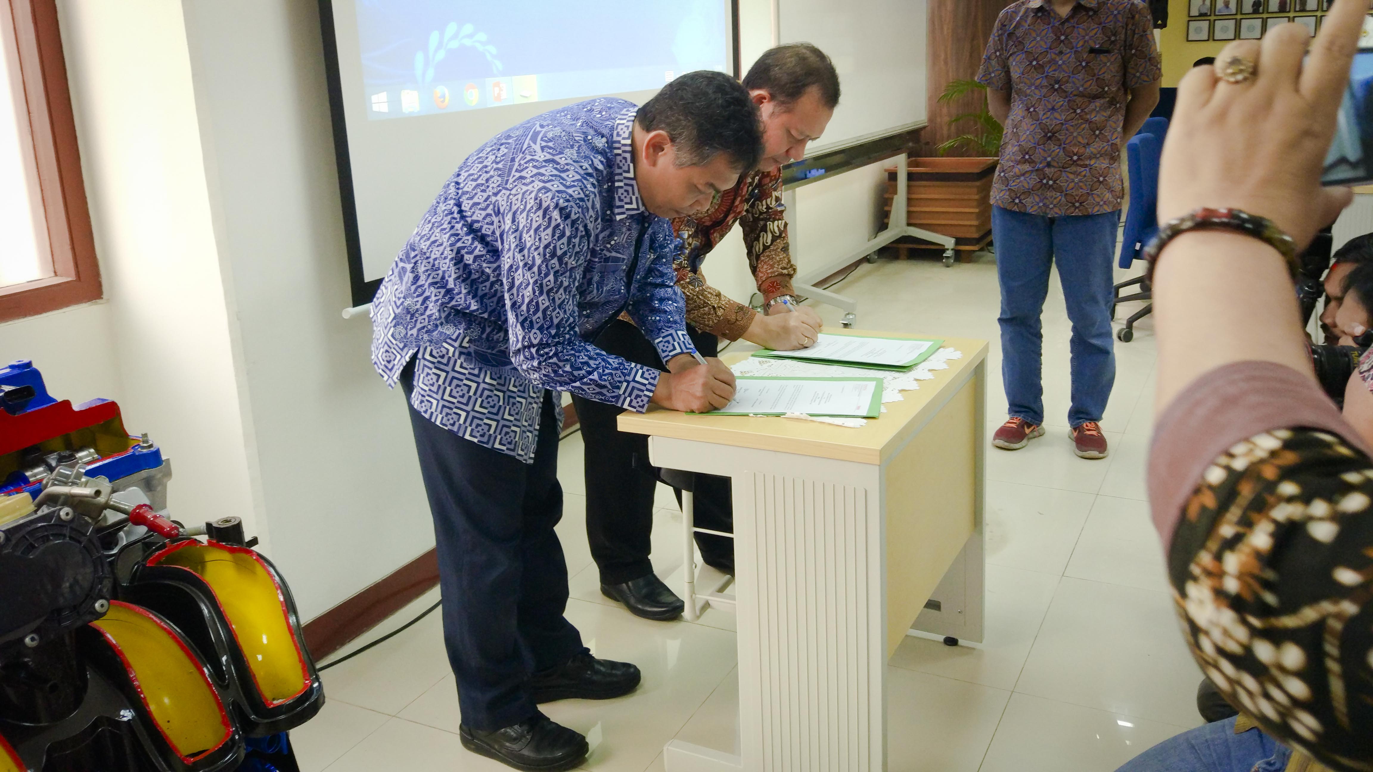 itb-tandatangani-perjanjian-kerjasama-dengan-institut-otomotif-indonesia
