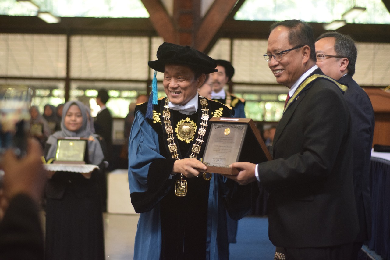 rector-of-itb-asserts-the-importance-of-productivity-on-the-commemoration-of-98th-year-of-ptti