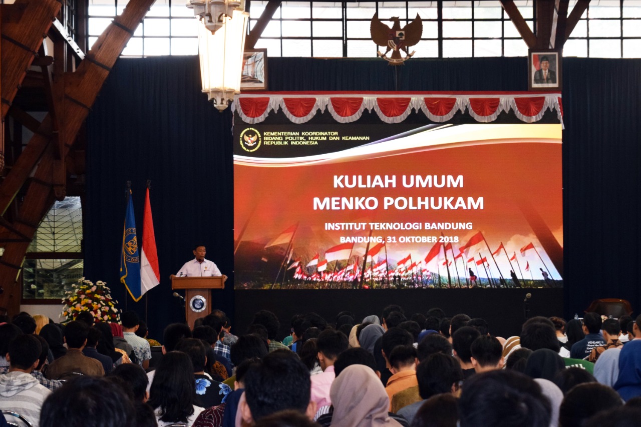 coordinating-minister-of-political-legal-and-security-affairs-encourages-itb-students-to-strengthen-indonesia